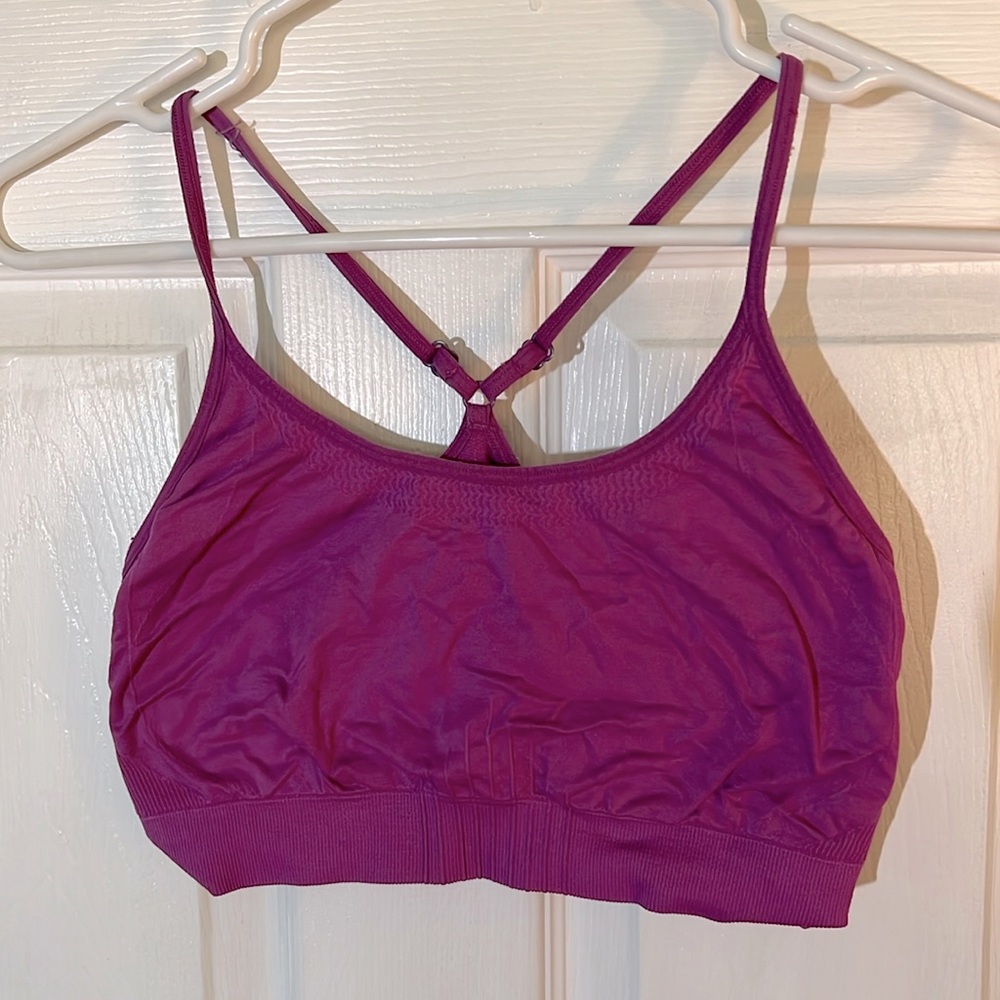 ⭐️2/$6 sale: Fuchsia sports bra medium